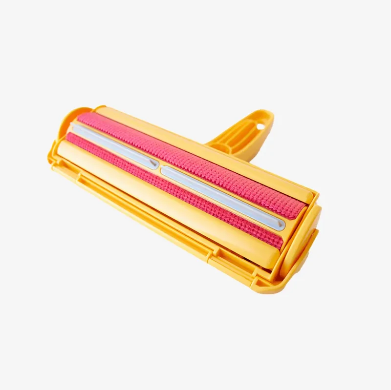 Furfy: the yellow roller from below, showing the two pink fabric strips that lift pet hair.